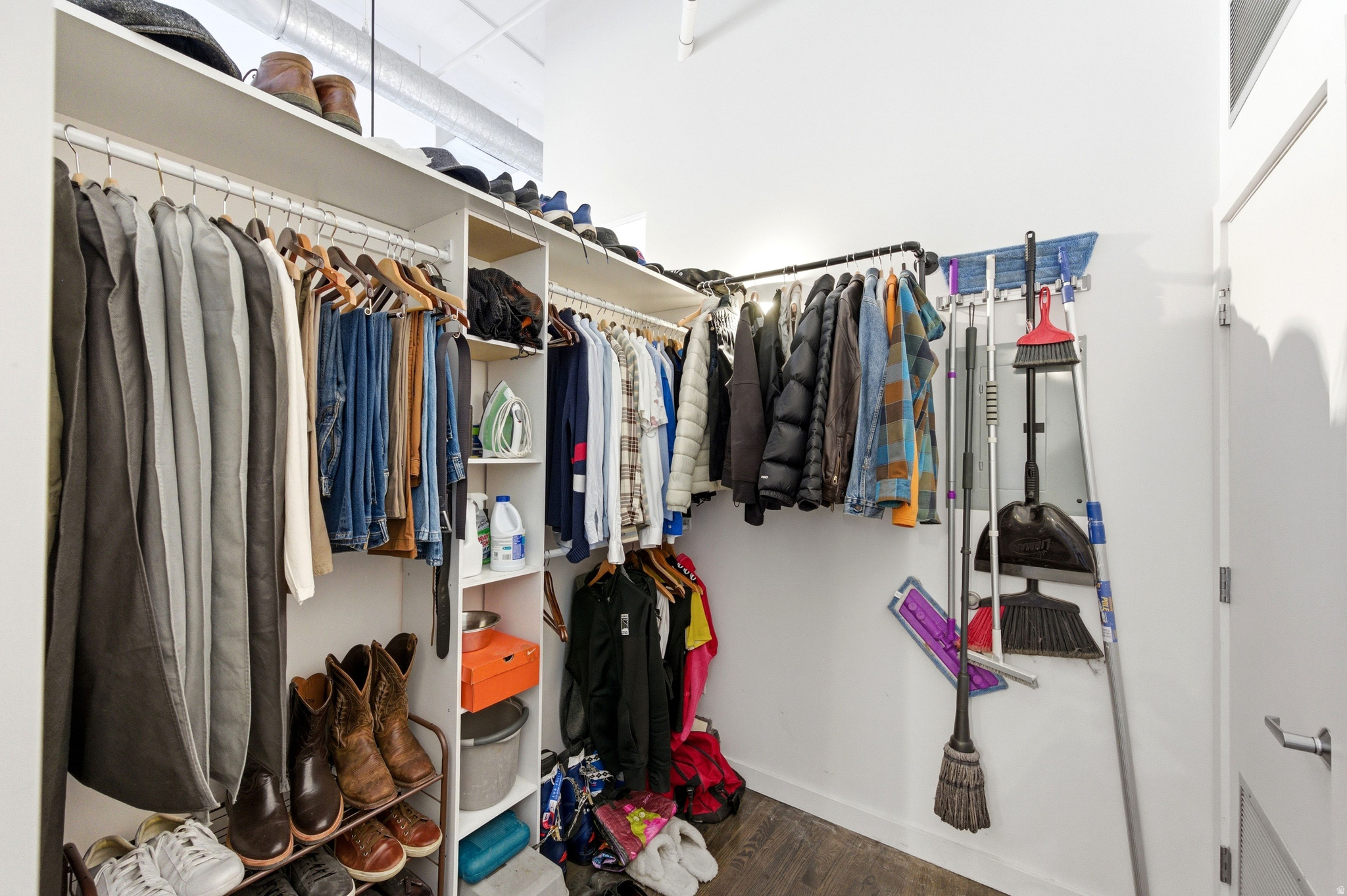 BROADWAY LOFTS - Residential