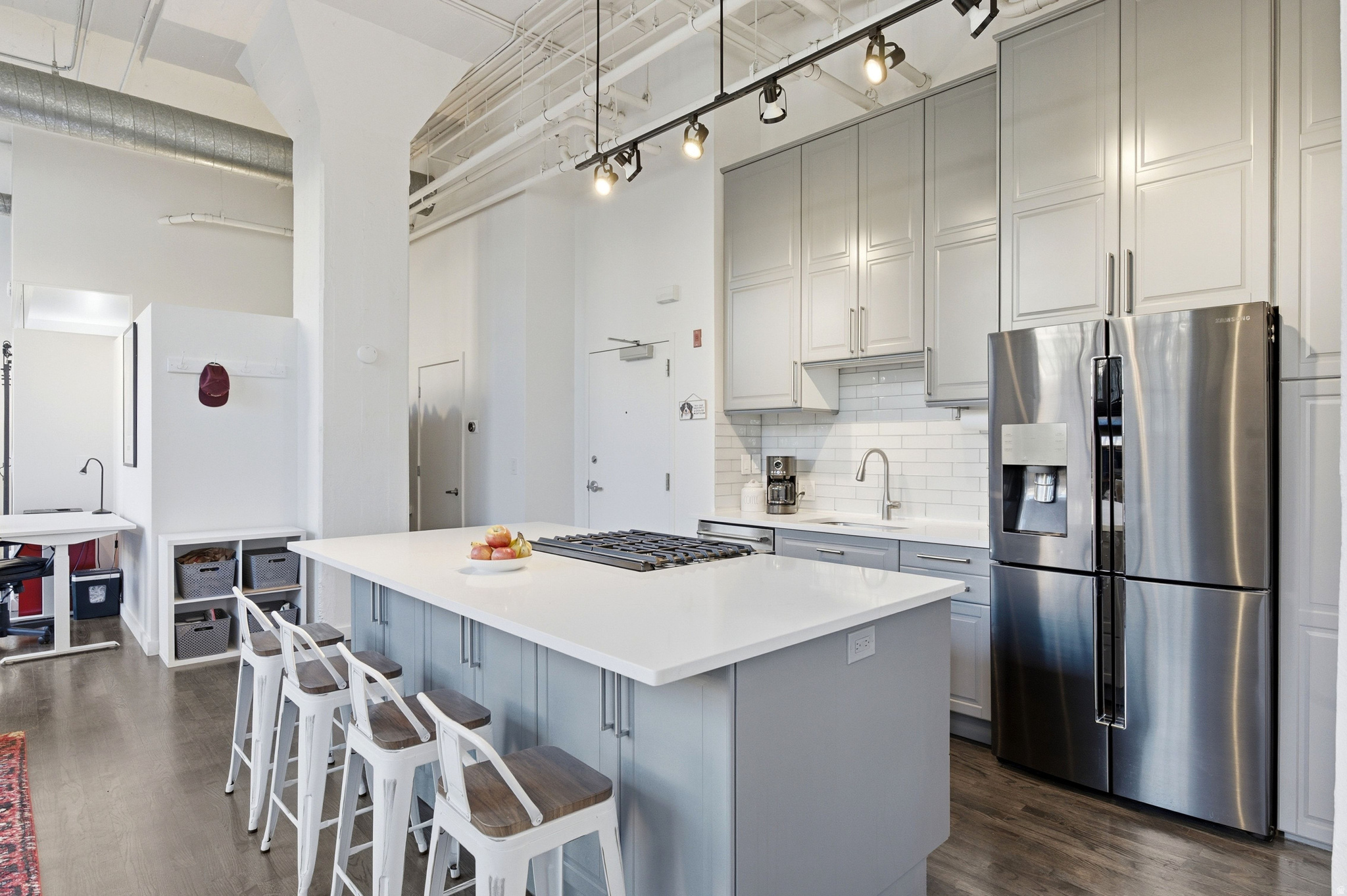 BROADWAY LOFTS - Residential