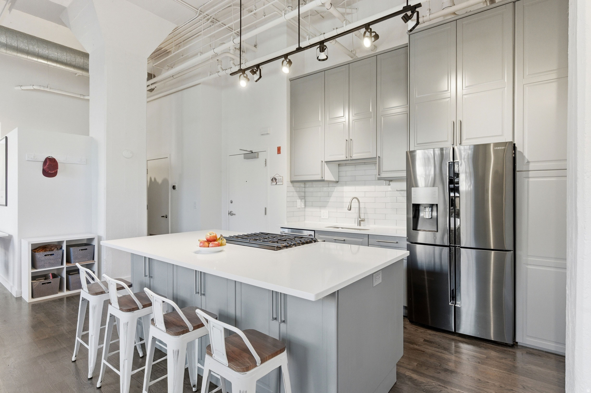BROADWAY LOFTS - Residential