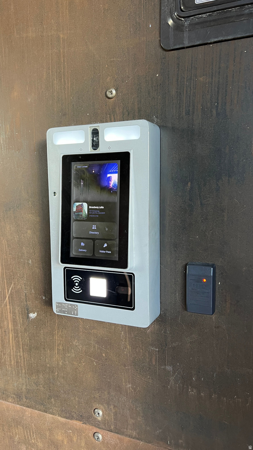 BROADWAY LOFTS - Residential