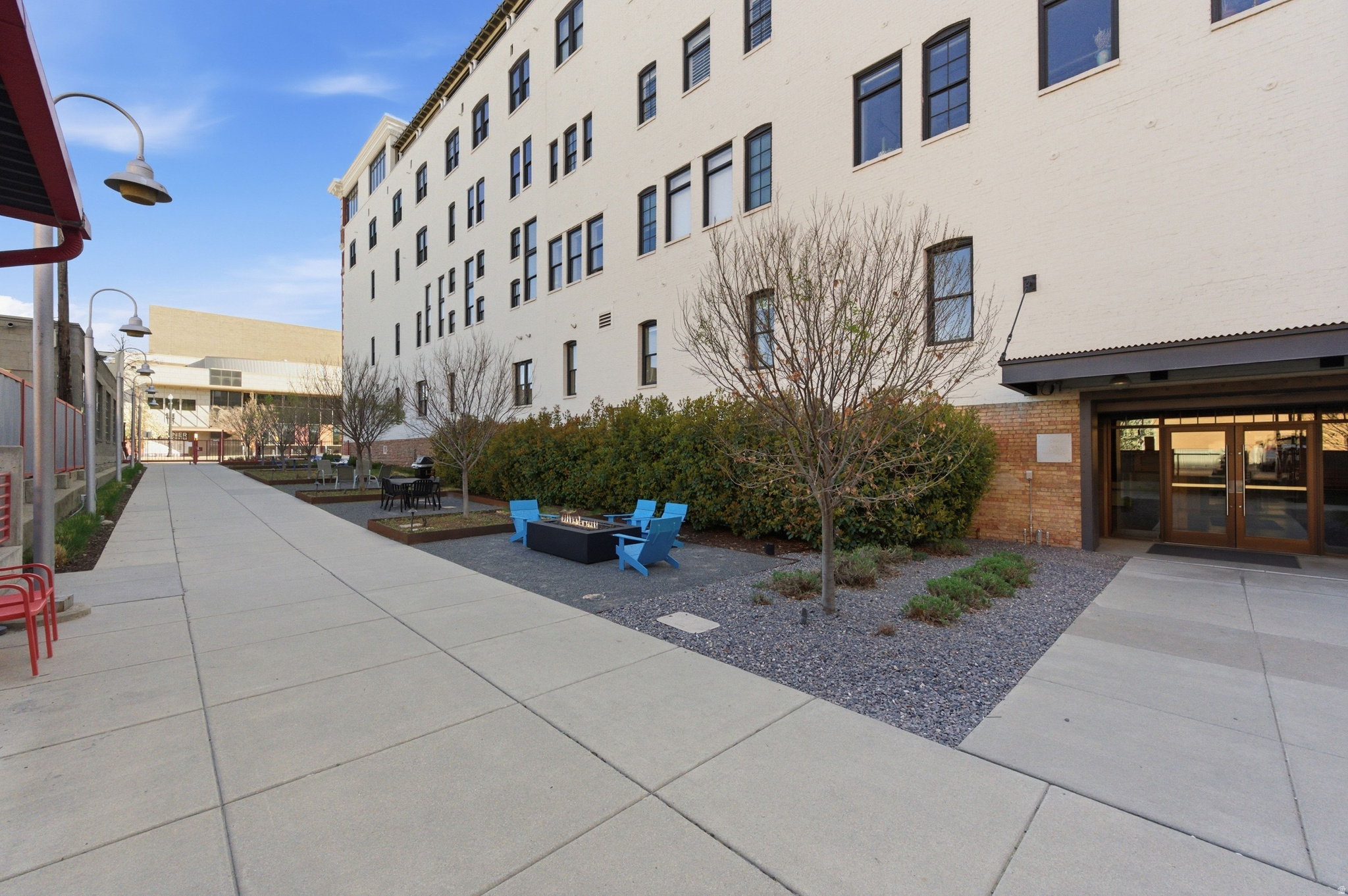 BROADWAY LOFTS - Residential