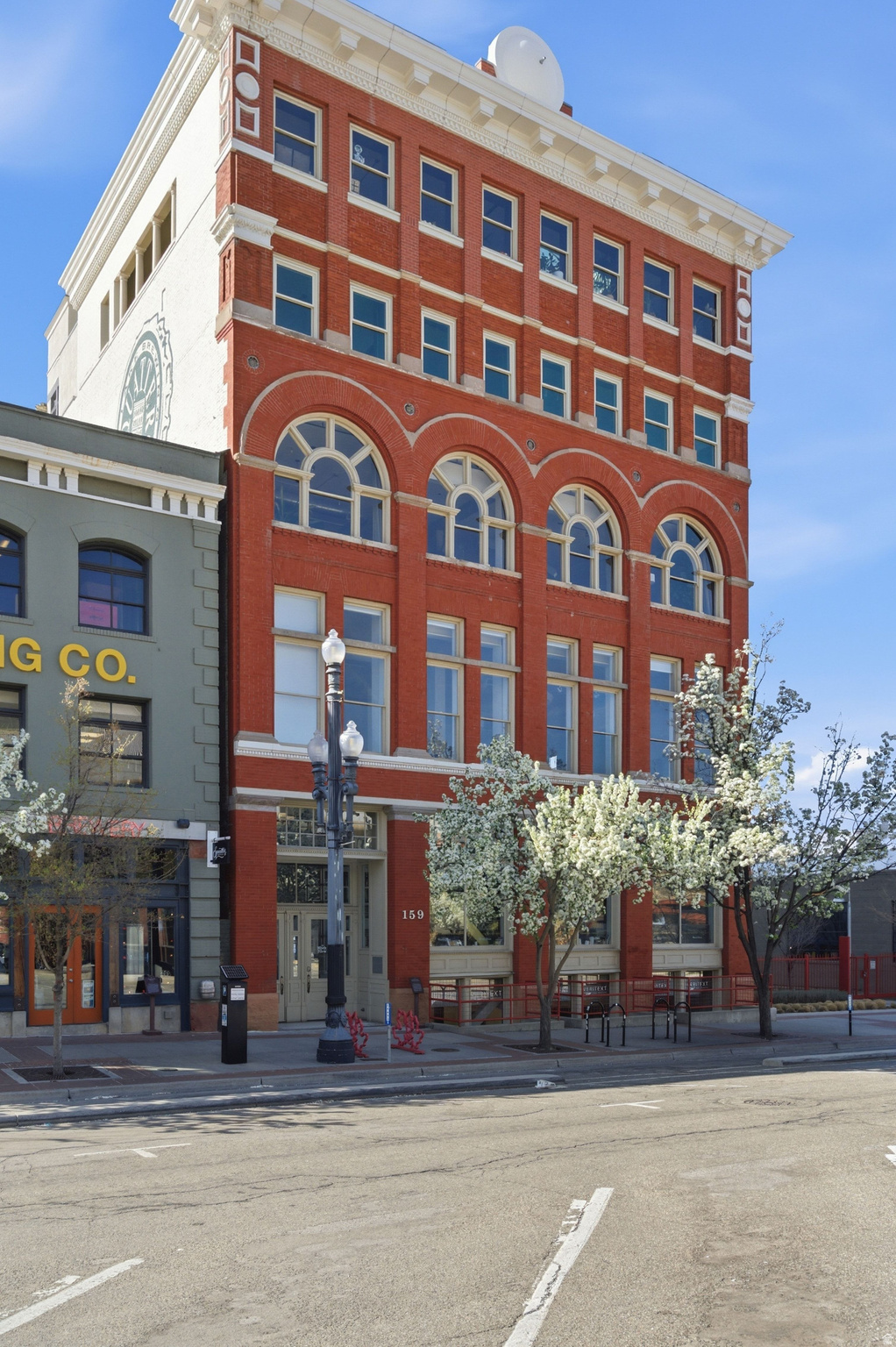 BROADWAY LOFTS - Residential