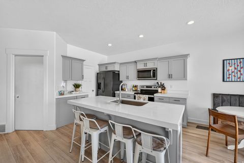 Tiny photo for 186 S 880 E, American Fork, UT 84003 (MLS # 2145997)