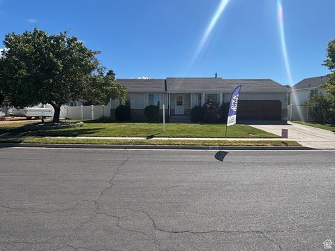 Tiny photo for 2208 N 825 E, Lehi, UT 84043 (MLS # 2101524)