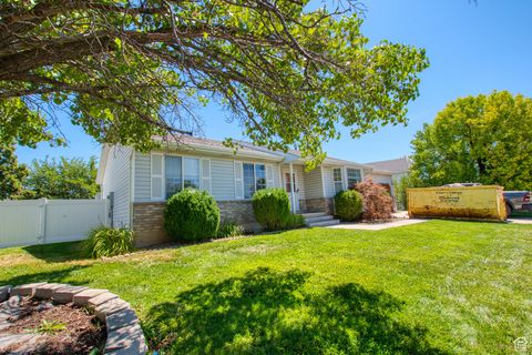Tiny photo for 2208 N 825 E, Lehi, UT 84043 (MLS # 2101524)
