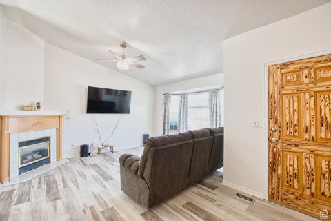 Tiny photo for 2208 N 825 E, Lehi, UT 84043 (MLS # 2101524)