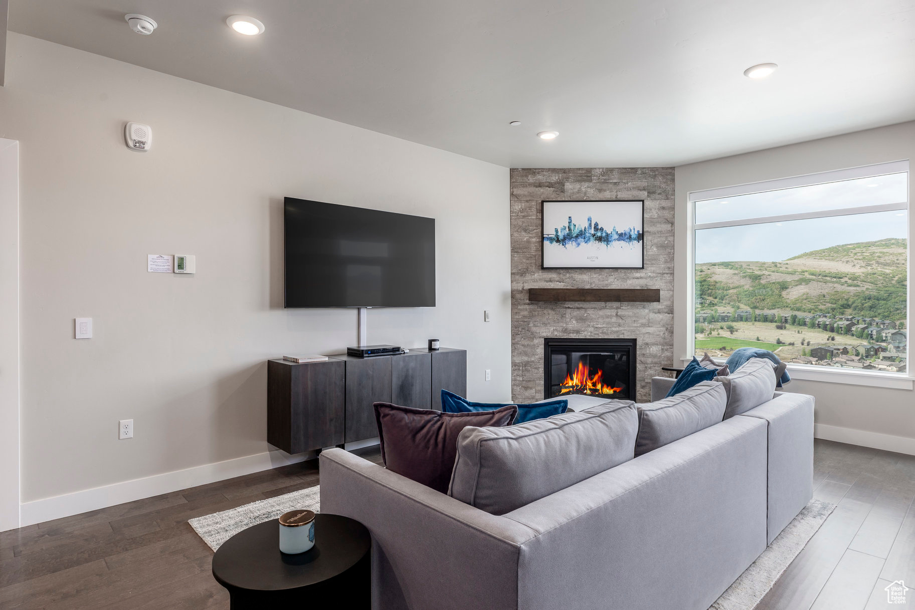 BLACK ROCK LUXURY CONDOS - Residential