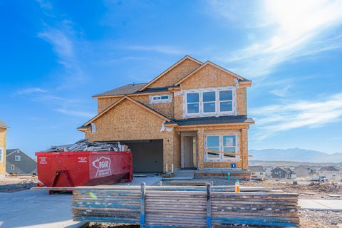 Photo of 1583 W RUSSO DR #720, Saratoga Springs, UT 84045 (MLS # 2112993)