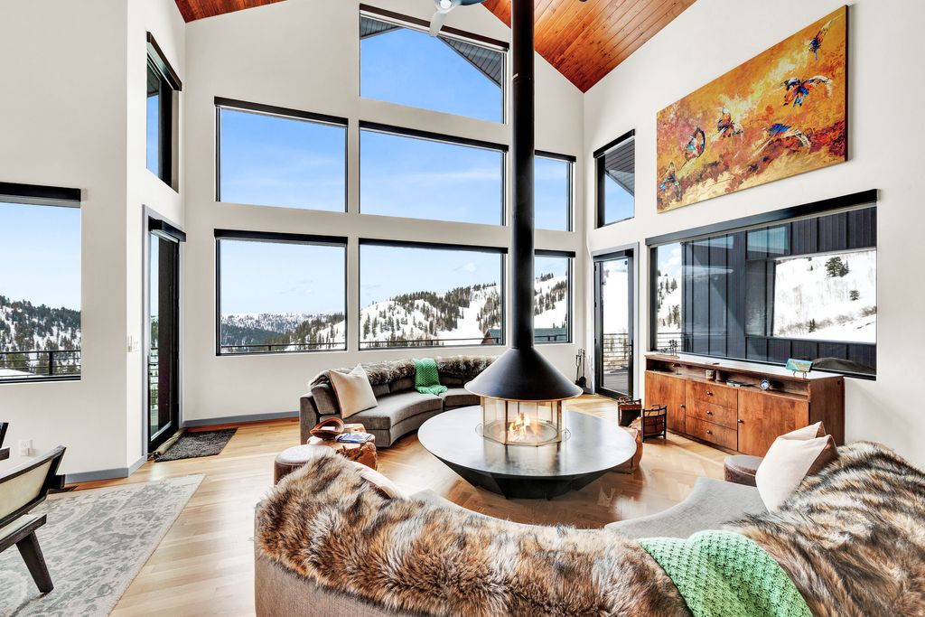 Photo of 6762 E ASPEN RD N, Eden, UT 84310 (MLS # 2148162)