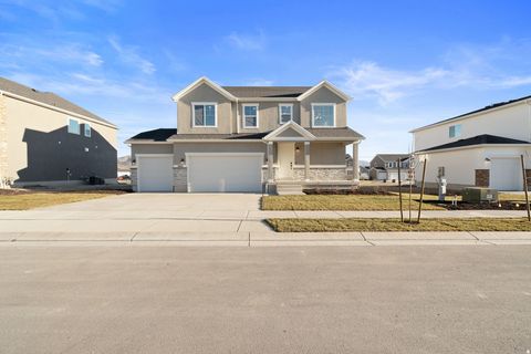 Photo of 5469 N SADDLE STONE CIR #530, Eagle Mountain, UT 84005 (MLS # 2141695)