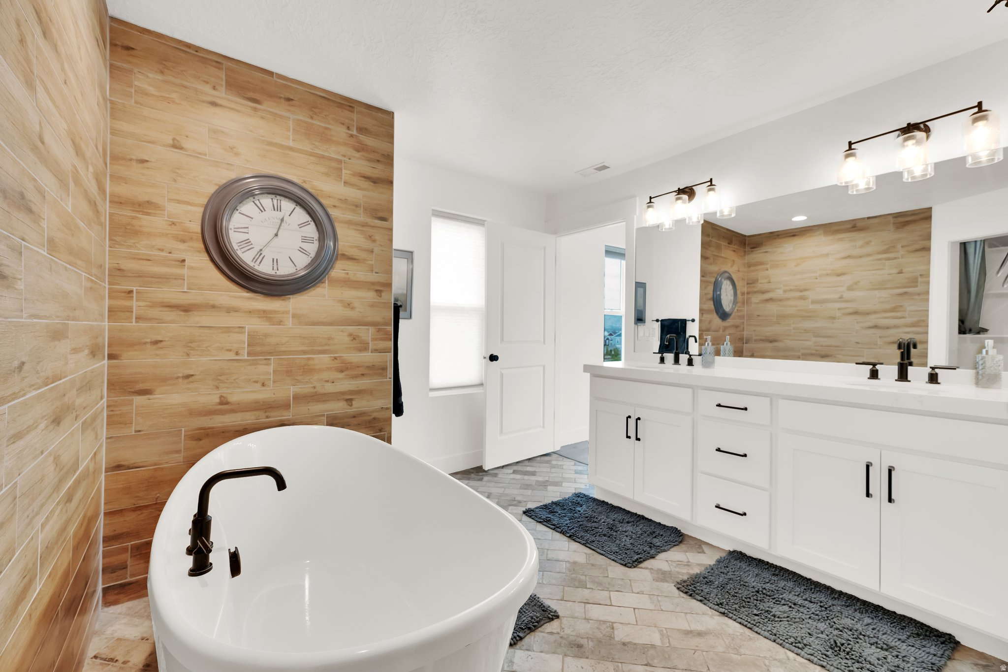 DAYBREAK - Residential