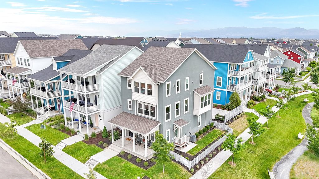 Photo of 10777 S LAMOND DR W, South Jordan, UT 84009 (MLS # 2141455)