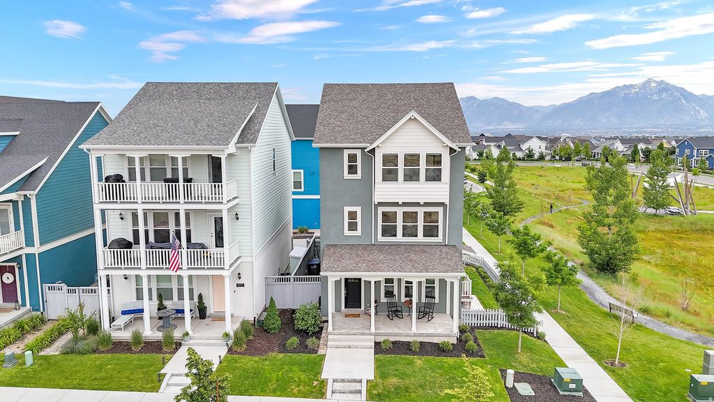 Photo of 10777 S LAMOND DR W, South Jordan, UT 84009 (MLS # 2141455)