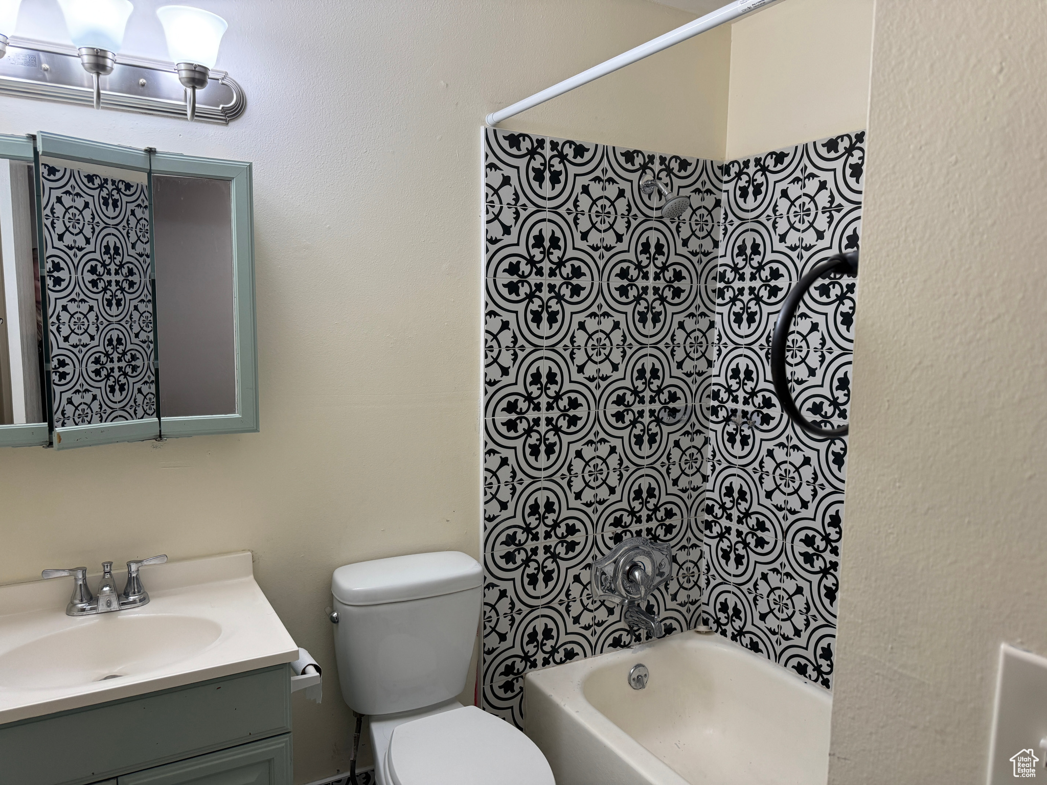 ELM TREE CONDO - Residential