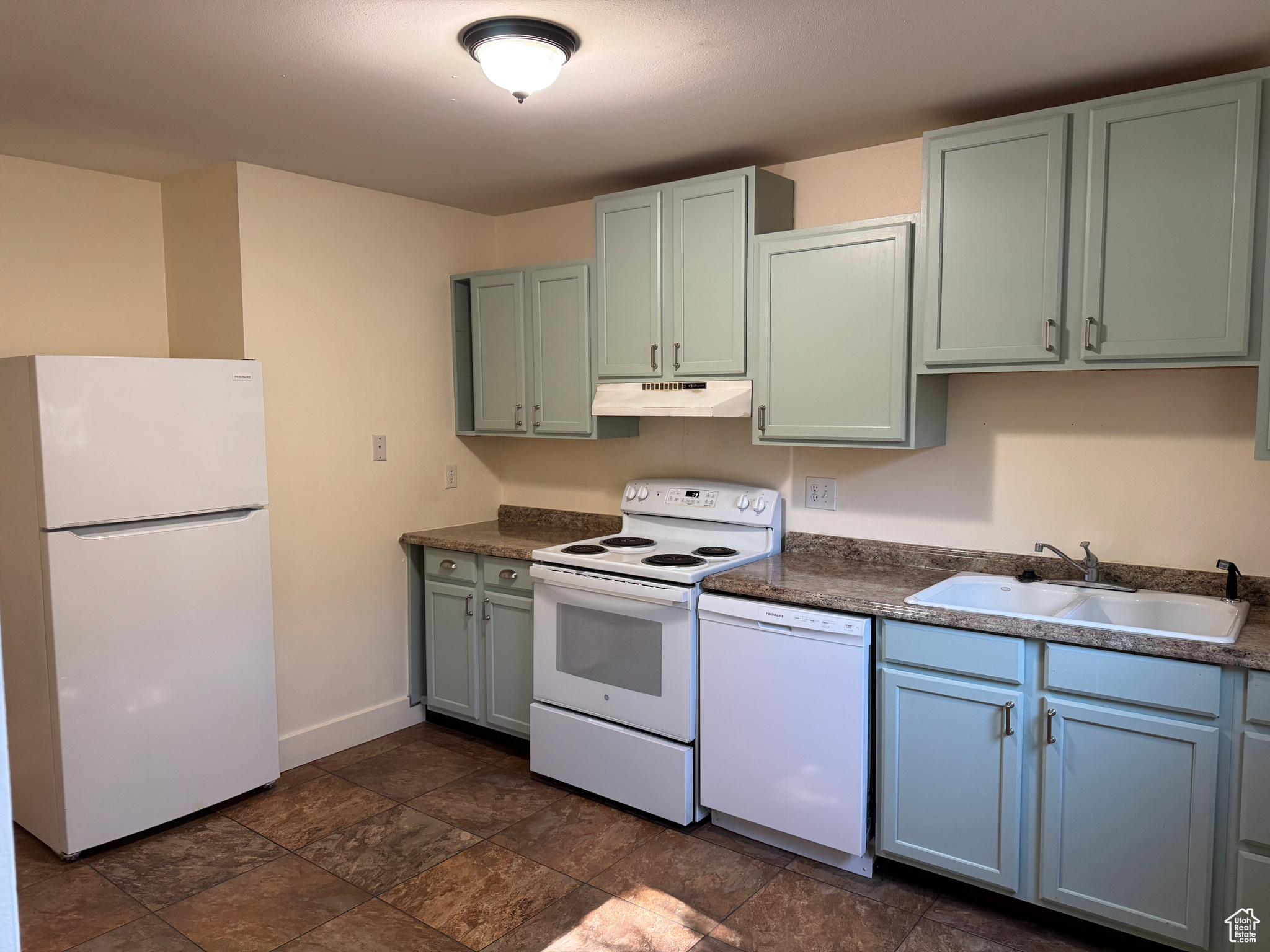 ELM TREE CONDO - Residential