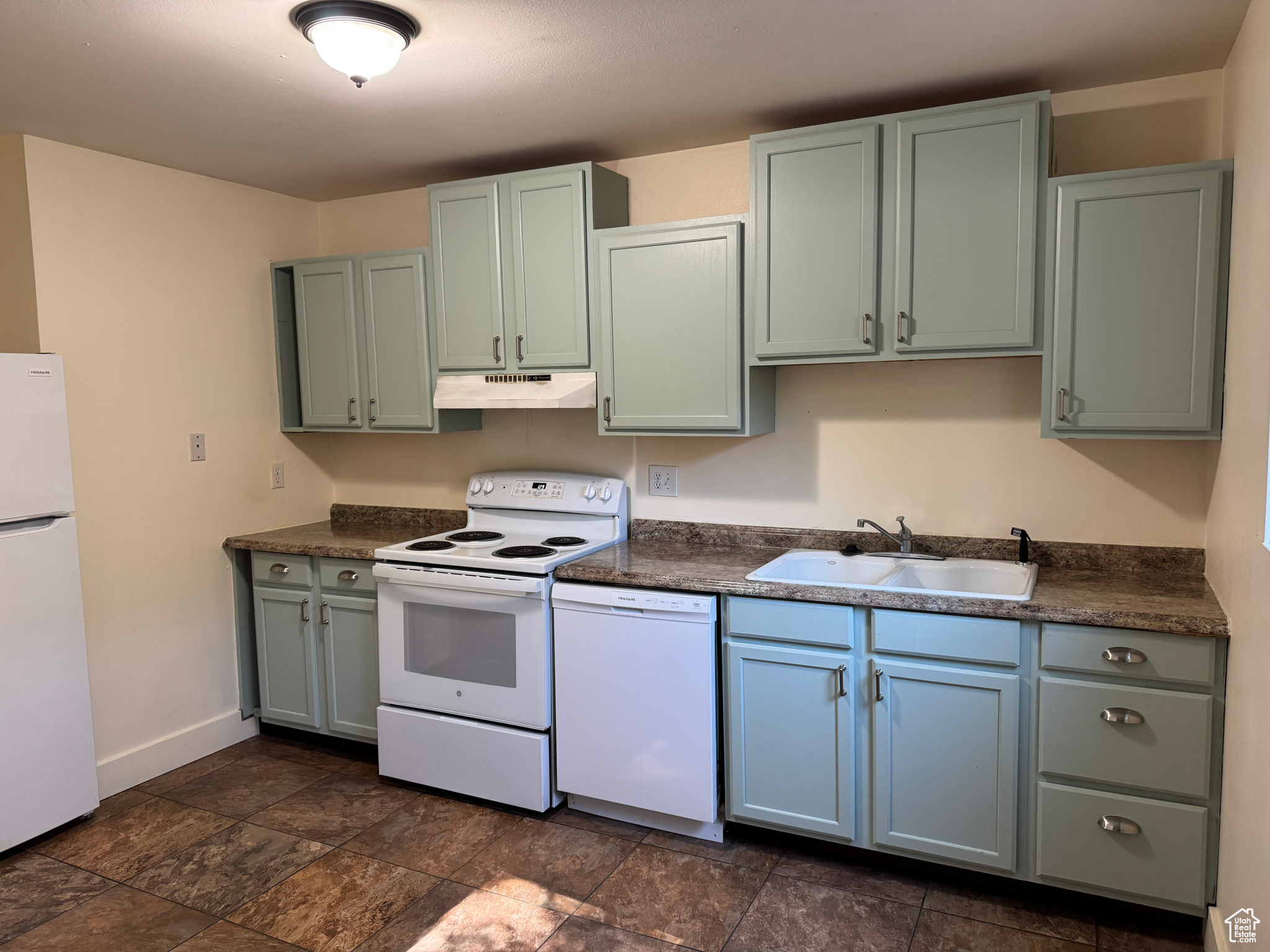 ELM TREE CONDO - Residential