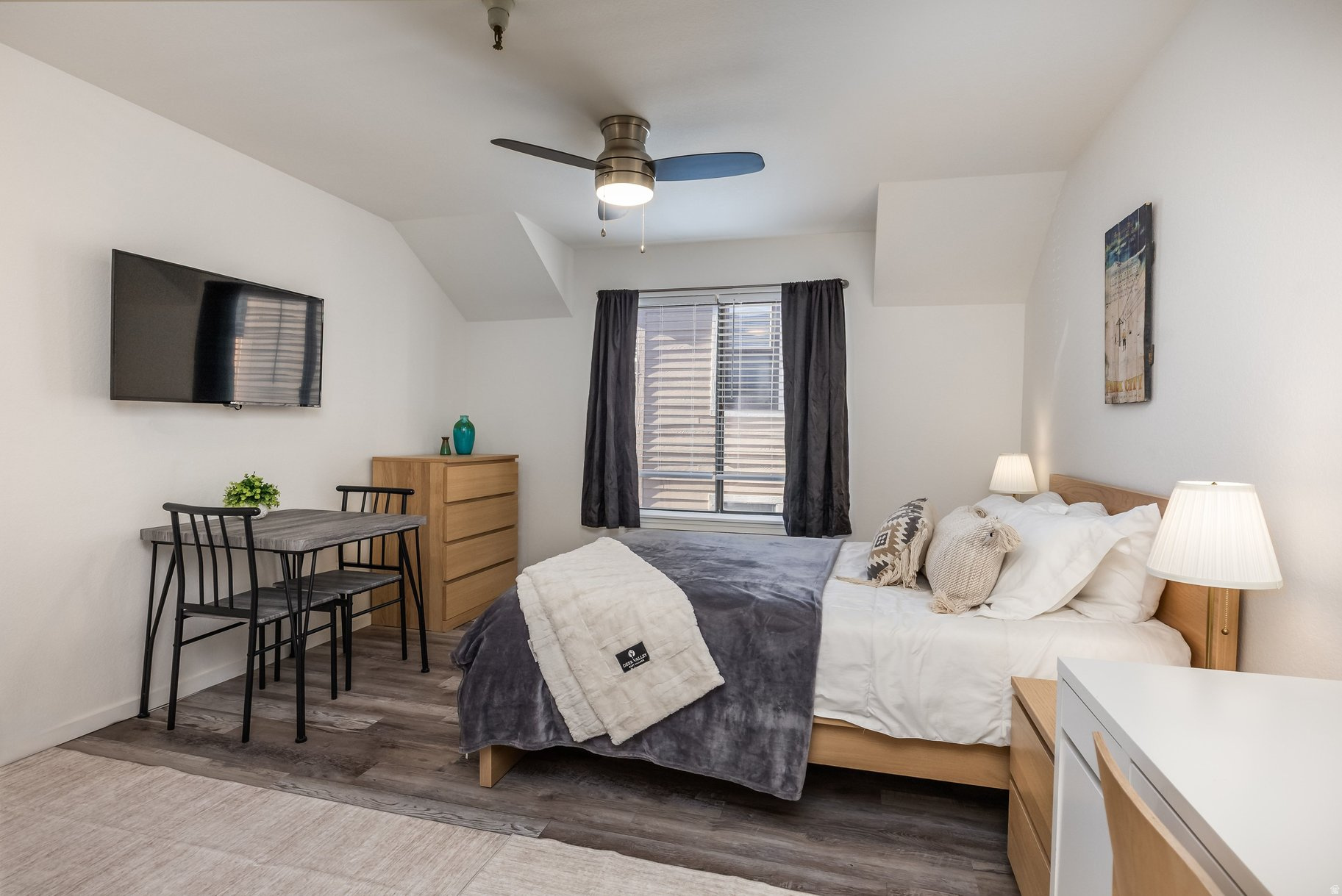 CARRIAGE HOUSE CONDOMINIUMS - Residential