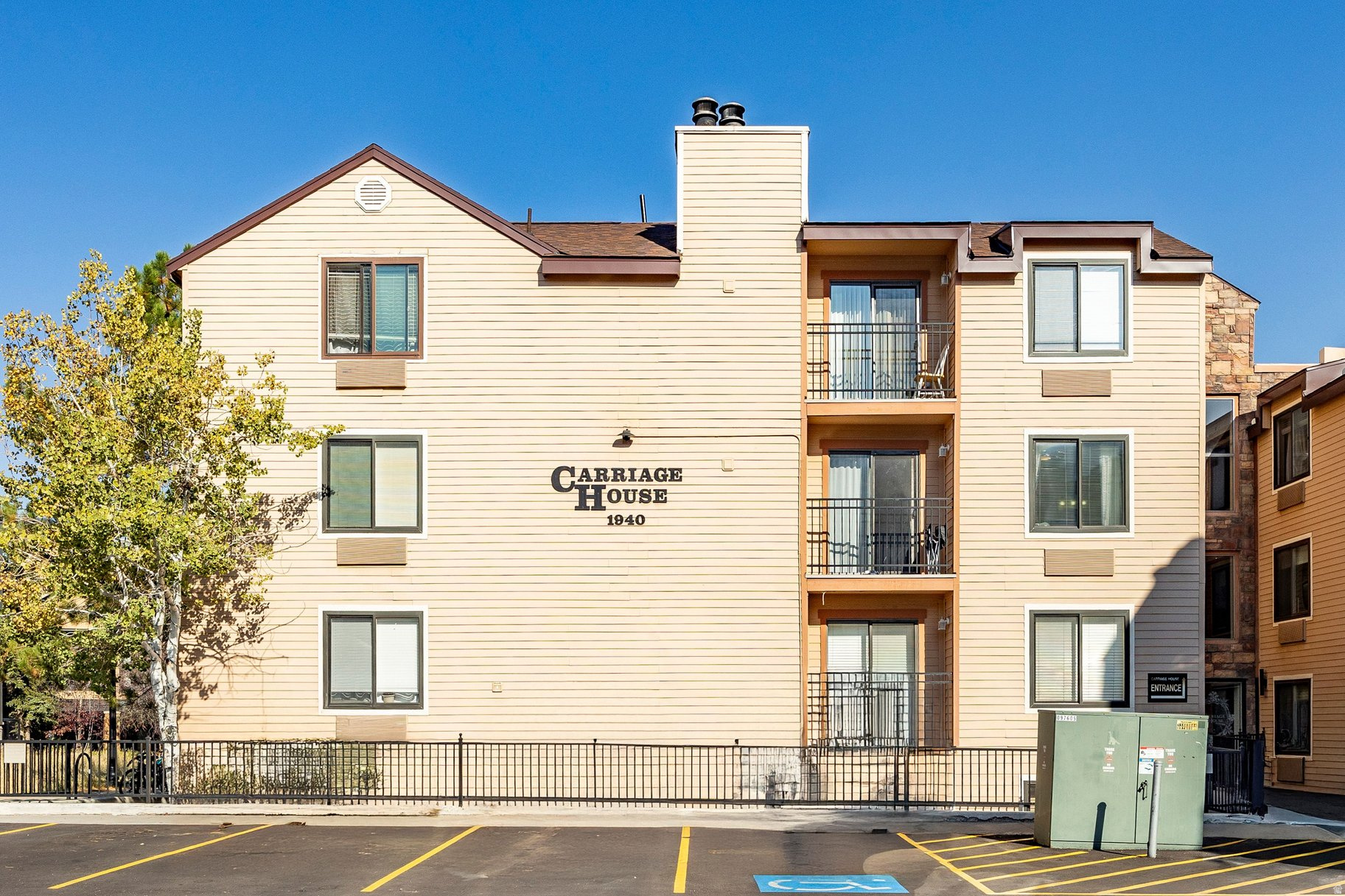 CARRIAGE HOUSE CONDOMINIUMS - Residential