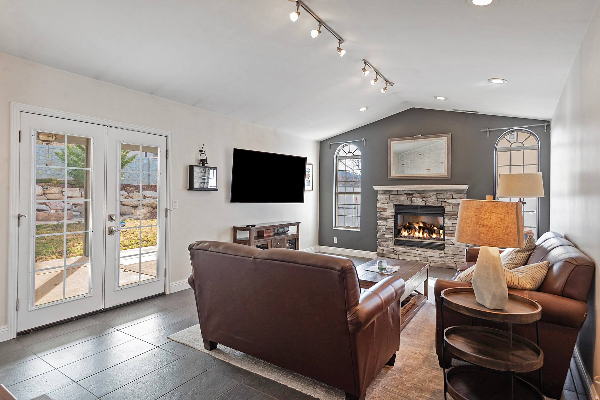 RIDGE POINT - Residential