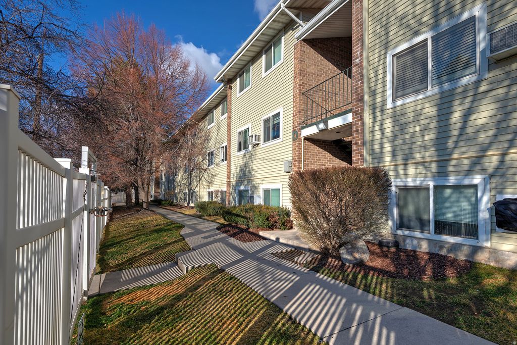 Photo of 217 FOSS ST W #D201, Salt Lake City, UT 84104 (MLS # 2142284)