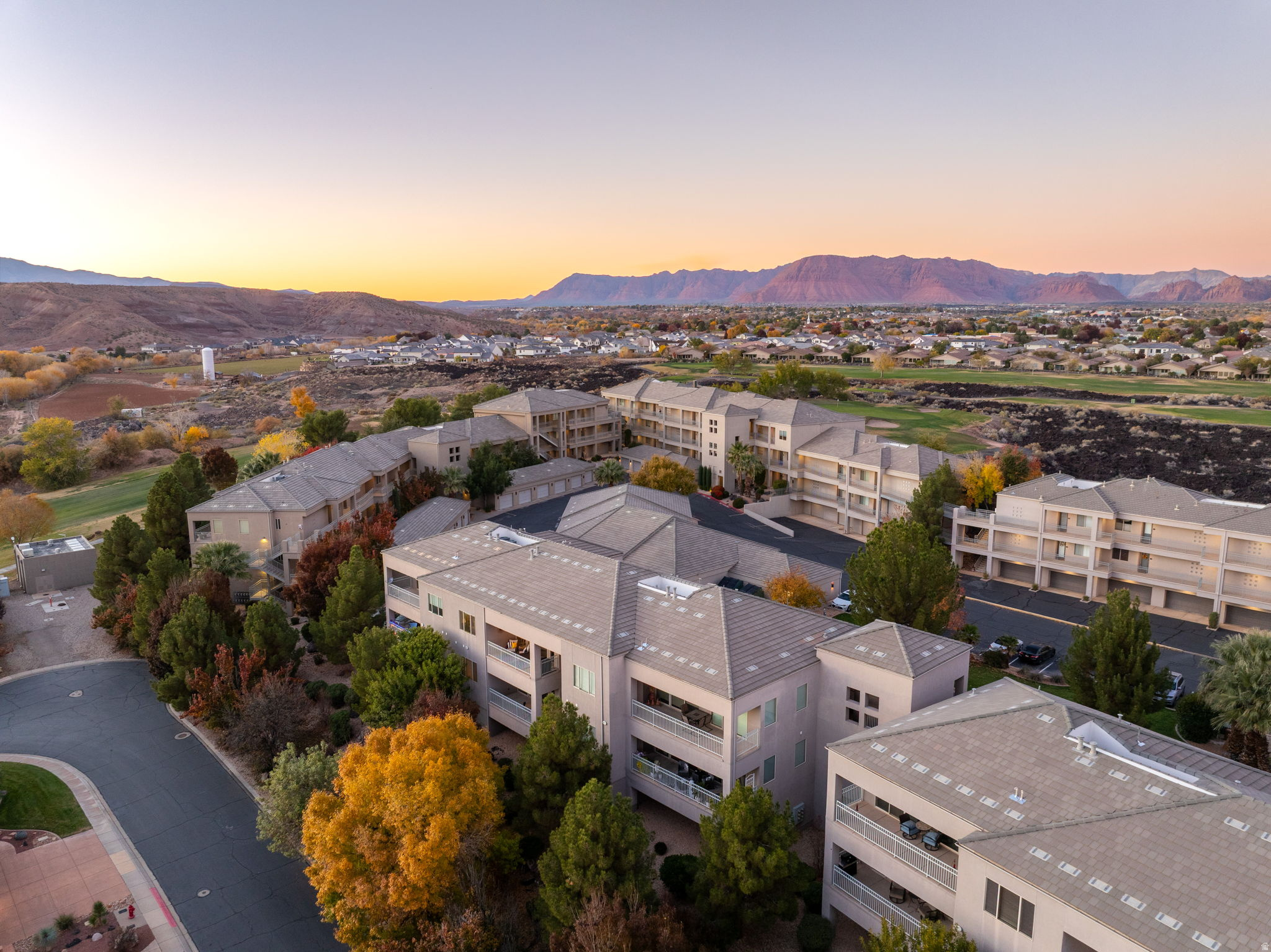 BLACKROCK CONDOS AT STONEBRIDGE AMD 1 - Residential