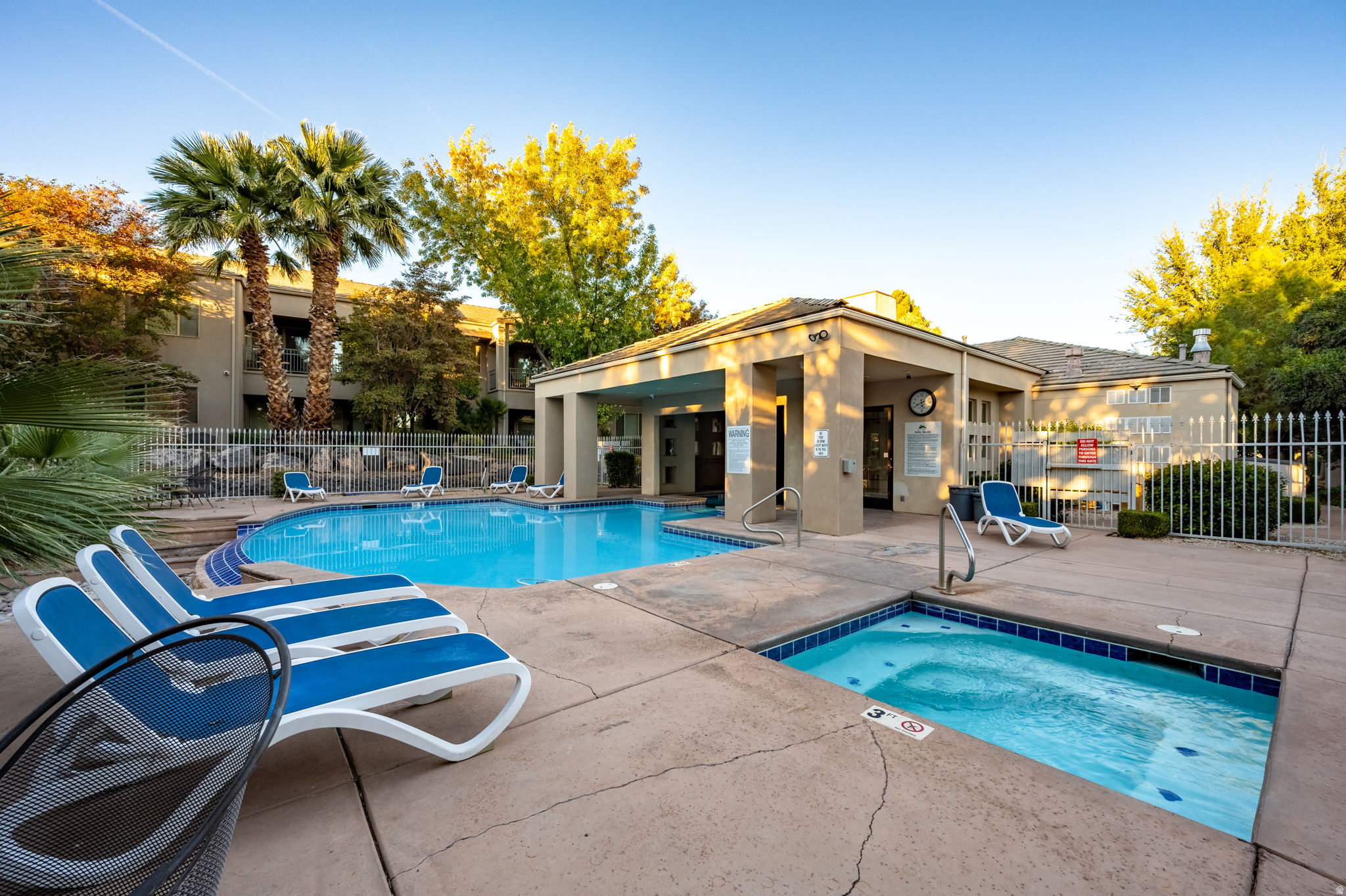 BLACKROCK CONDOS AT STONEBRIDGE AMD 1 - Residential