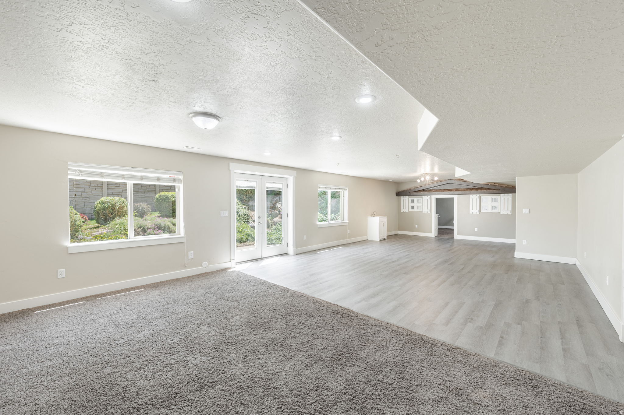 RIVER COVE - Residential
