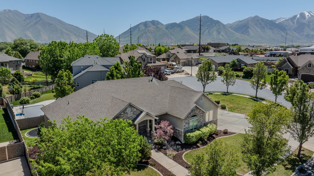Photo of 829 S 1100 W, Spanish Fork, UT 84660 (MLS # 2160367)