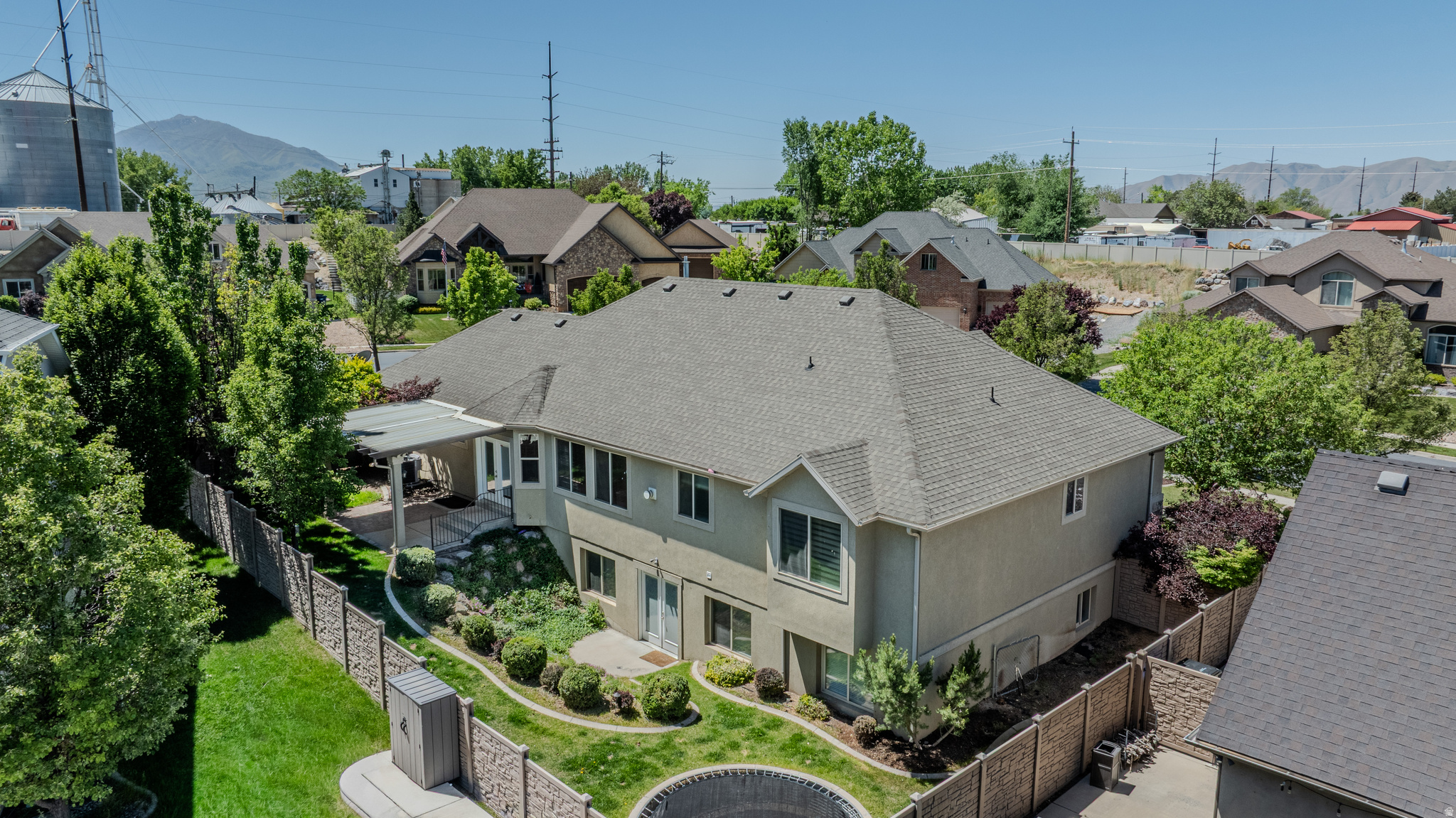 RIVER COVE - Residential