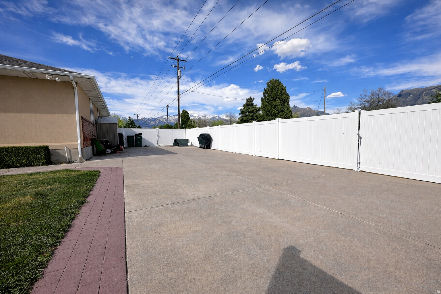 VINTAGE ESTATES - Residential