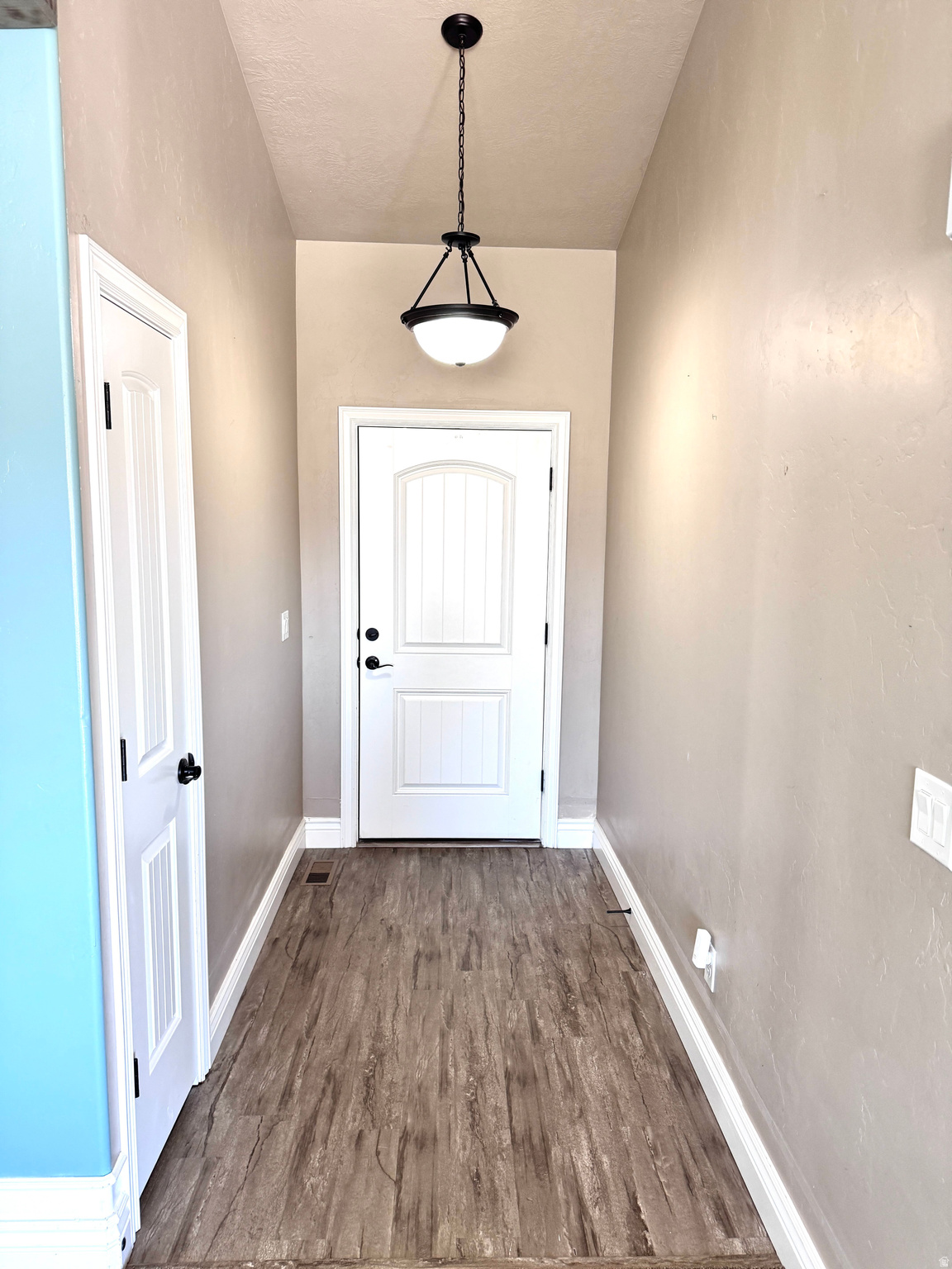 1737 N BROADWAY AVE E