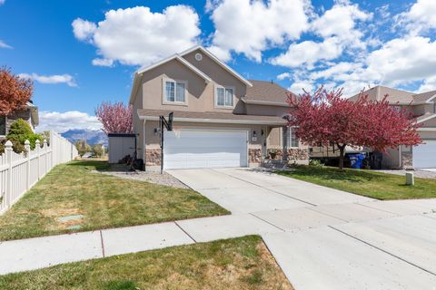 Photo of 1934 N TRELLIS PL W, Saratoga Springs, UT 84045 (MLS # 2149756)