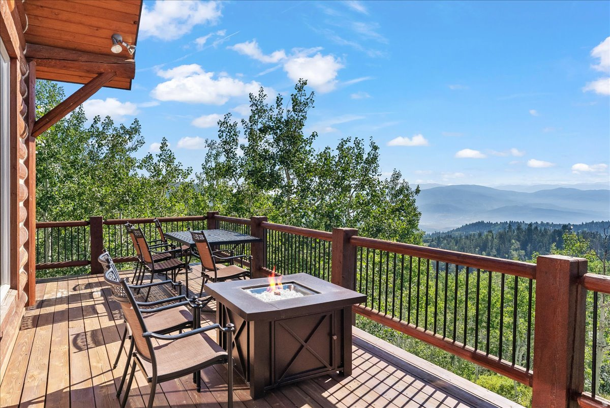 PINE MEADOW RANCH - Residential