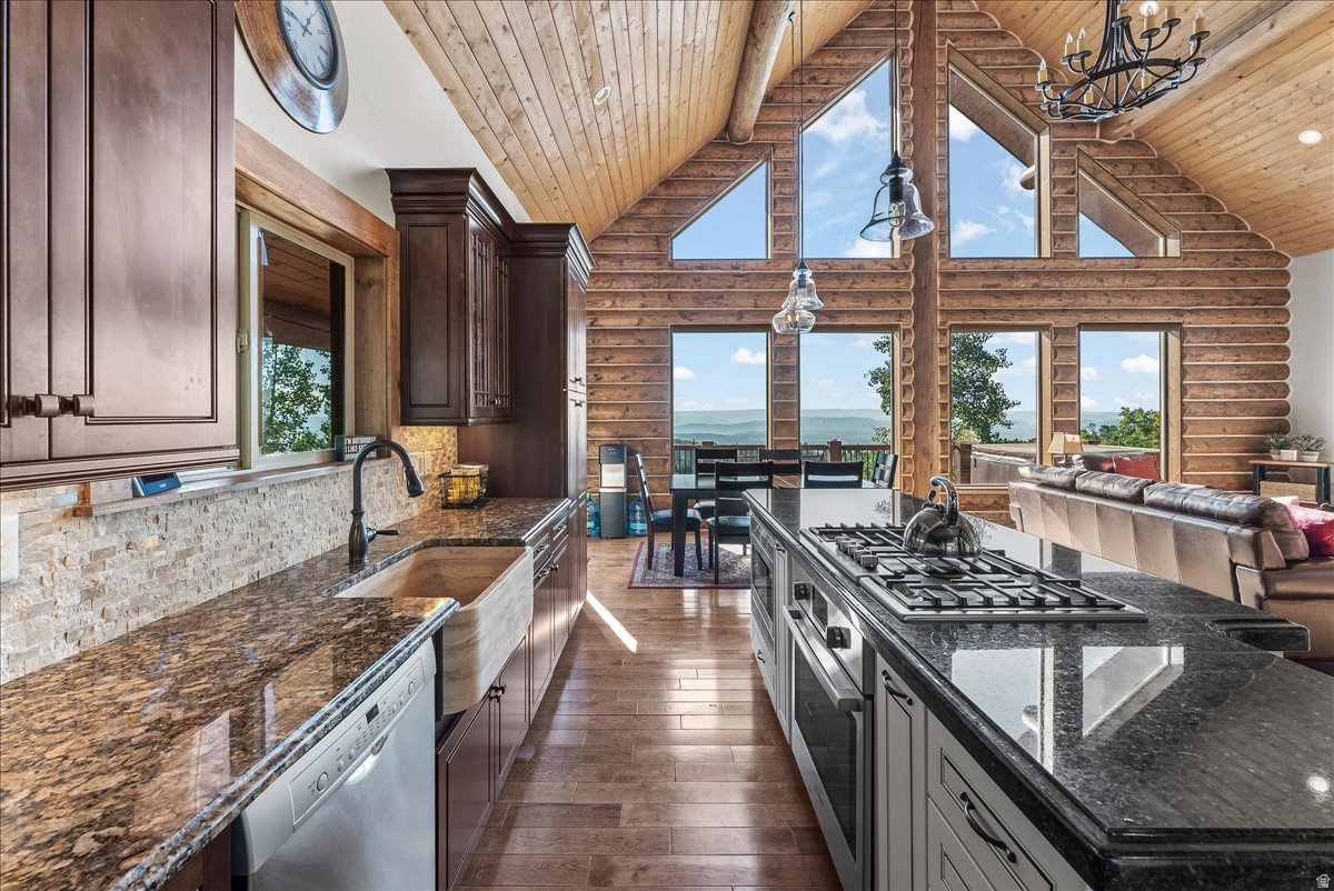 PINE MEADOW RANCH - Residential