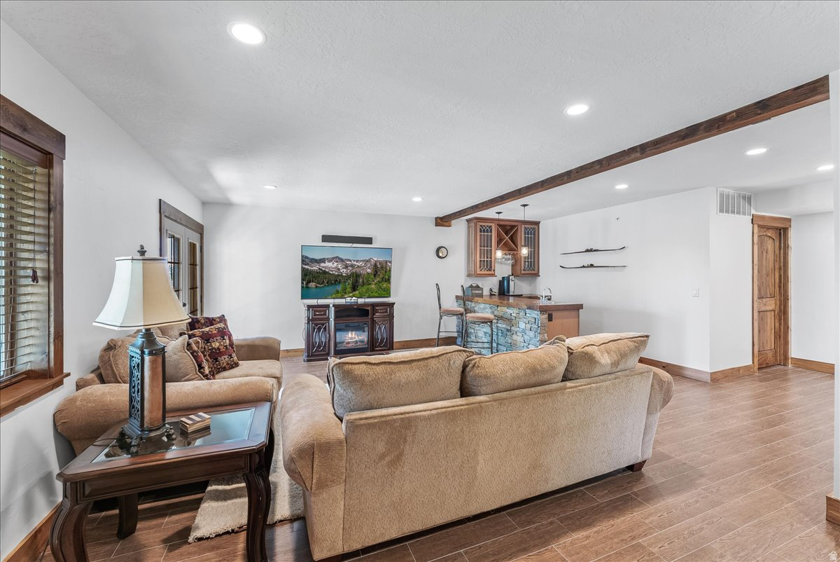 PINE MEADOW RANCH - Residential