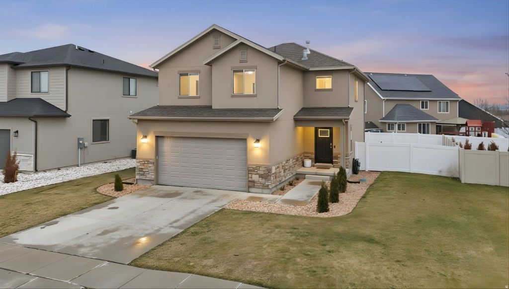 Photo of 696 N DEVONSHIRE DR, Saratoga Springs, UT 84045 (MLS # 2141760)