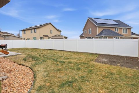 Tiny photo for 696 N DEVONSHIRE DR, Saratoga Springs, UT 84045 (MLS # 2141760)