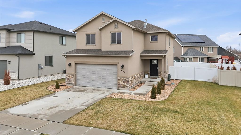 Photo of 696 N DEVONSHIRE DR, Saratoga Springs, UT 84045 (MLS # 2141760)
