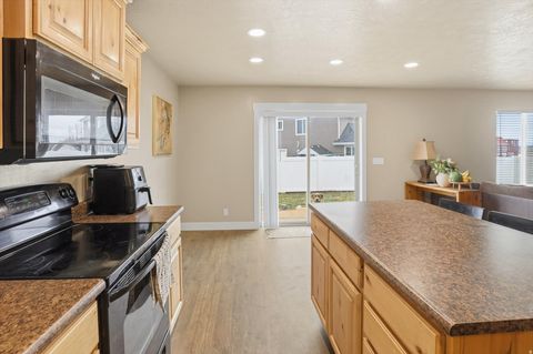 Tiny photo for 696 N DEVONSHIRE DR, Saratoga Springs, UT 84045 (MLS # 2141760)