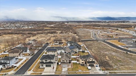 Tiny photo for 696 N DEVONSHIRE DR, Saratoga Springs, UT 84045 (MLS # 2141760)