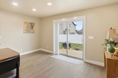 Tiny photo for 696 N DEVONSHIRE DR, Saratoga Springs, UT 84045 (MLS # 2141760)
