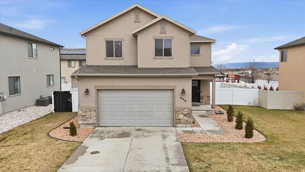 Photo of 696 N DEVONSHIRE DR, Saratoga Springs, UT 84045 (MLS # 2141760)