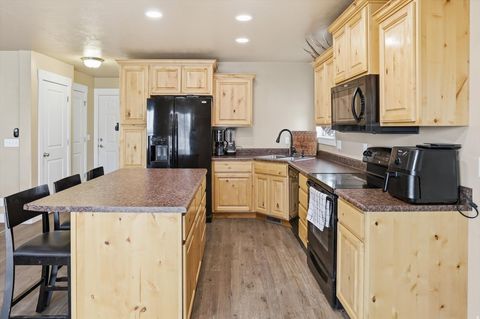 Tiny photo for 696 N DEVONSHIRE DR, Saratoga Springs, UT 84045 (MLS # 2141760)