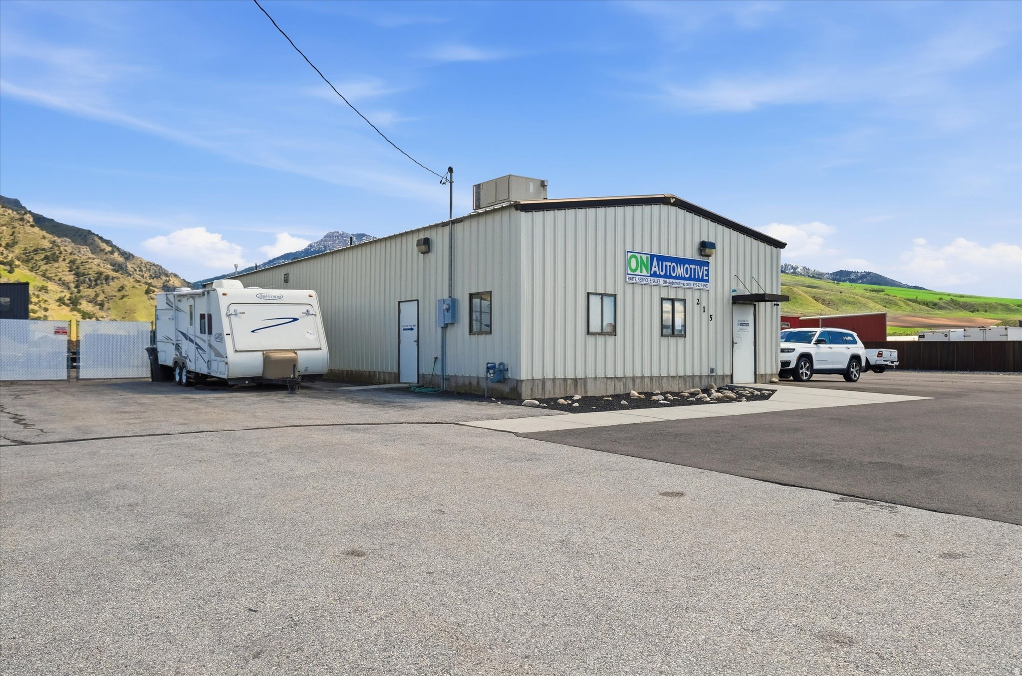 Main image without alt text