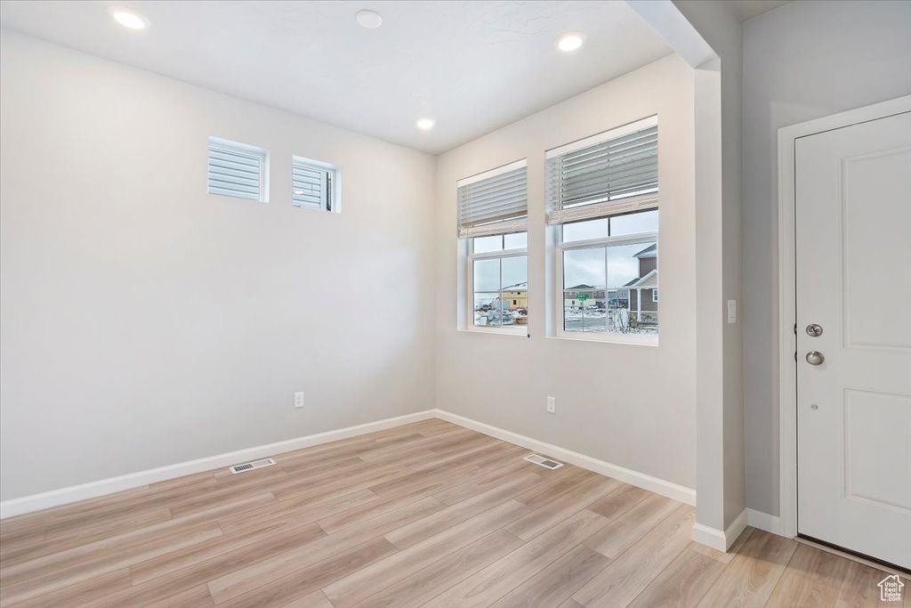 Photo of 57 E BROADWAY DR #1036, Saratoga Springs, UT 84045 (MLS # 2115658)