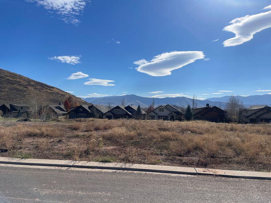 LOT IN PHASE #1! Come be a part of the culture and romance of Midway! This is the perfect lot for your dream home! Located in The Reserve in Midway on .87 acre you will have room for everything! lot #4. Amenities include a pool, sports court, walking trails, and much more. Breathtaking views of the majestic Wasatch Mountains! This is a prime lot and a prime location!