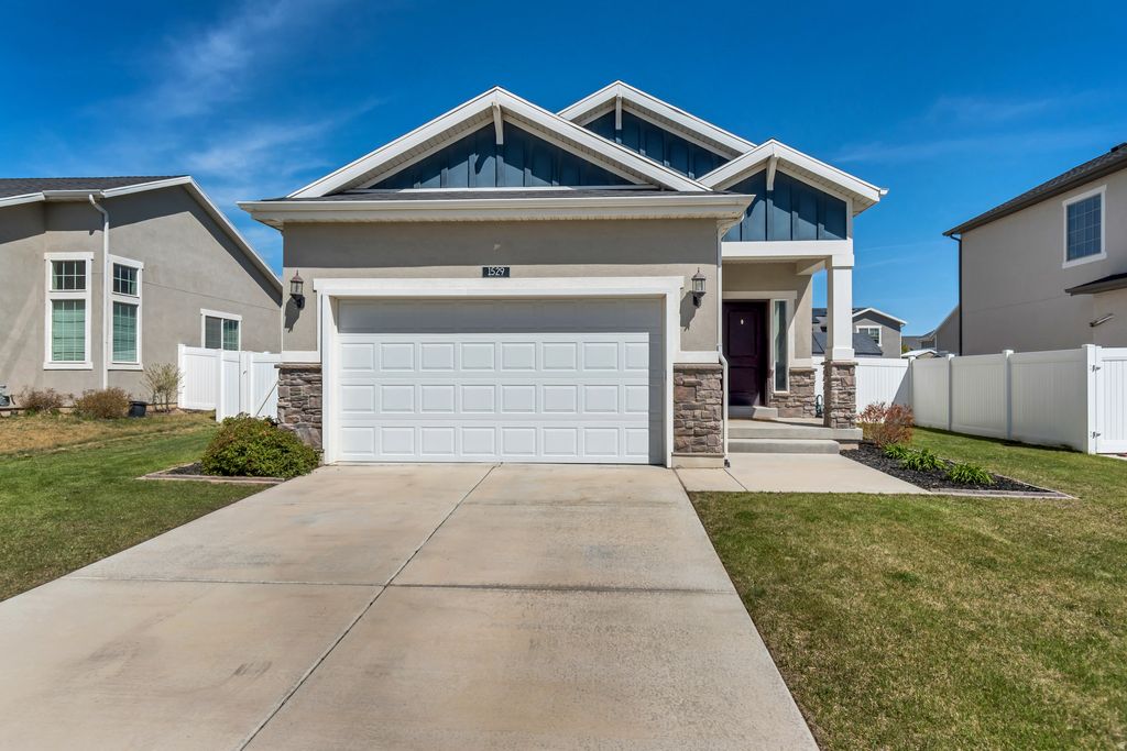 Photo of 1529 E ERICKSON KNOLL LN, Eagle Mountain, UT 84005 (MLS # 2152328)