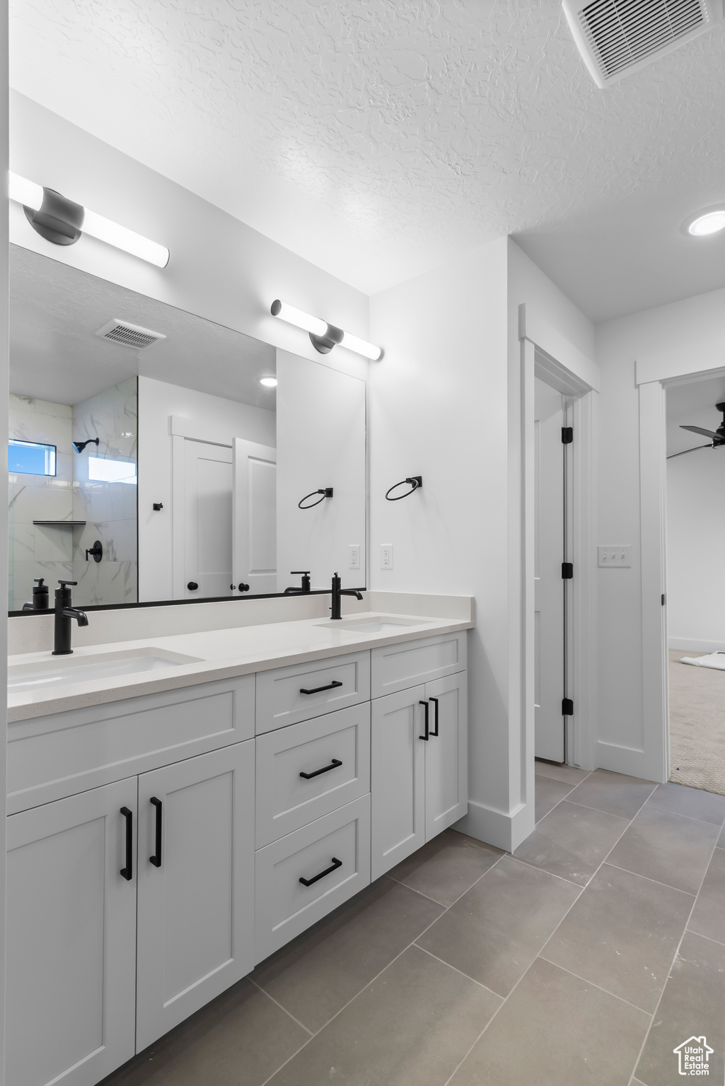 ENVISION ESTATES - Residential