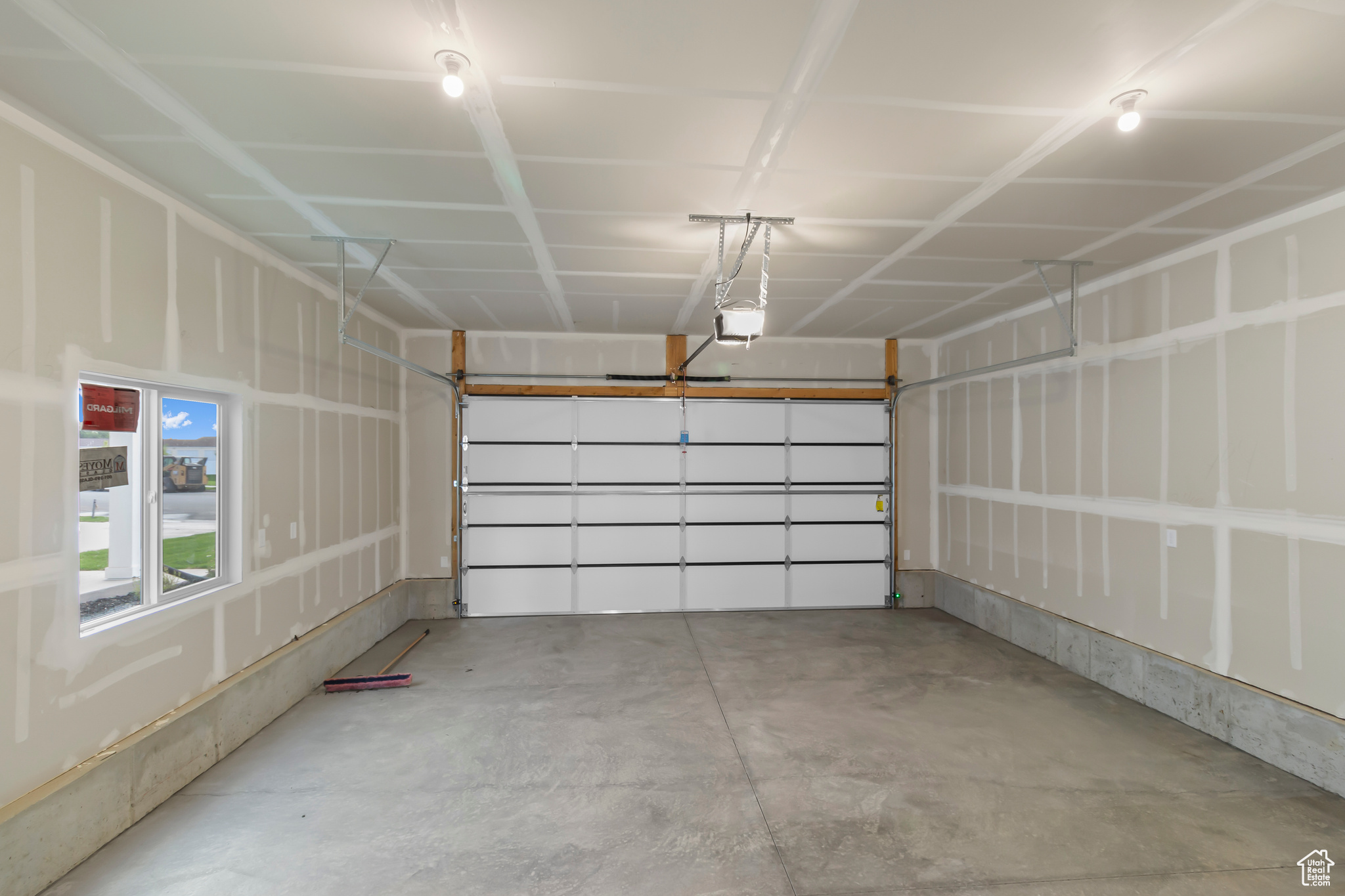 ENVISION ESTATES - Residential