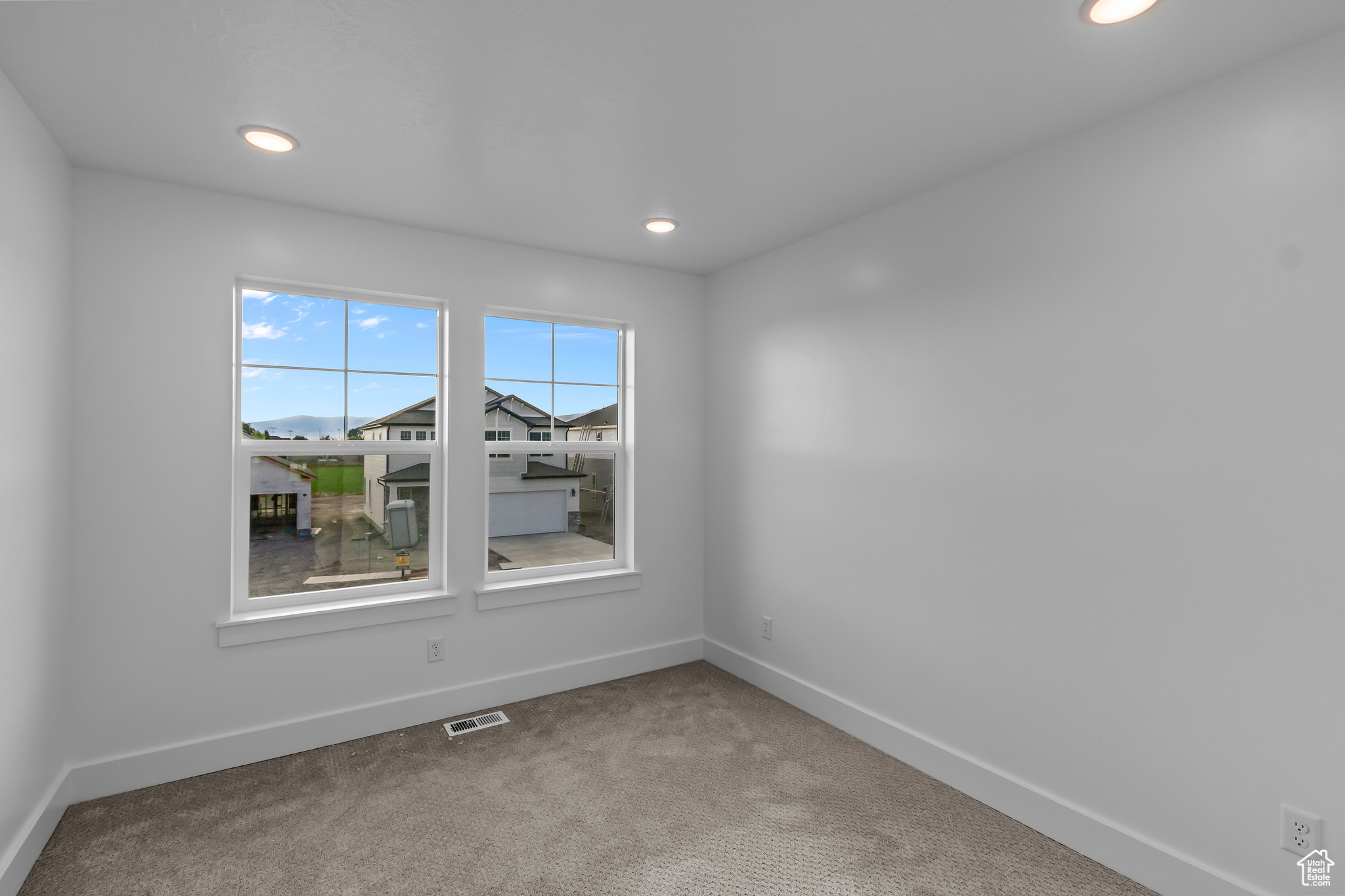 ENVISION ESTATES - Residential